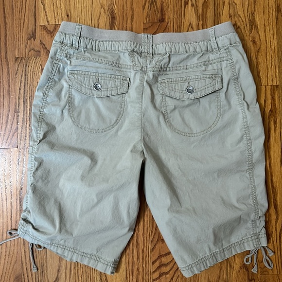 Bermuda Shorts - Picture 4 of 5